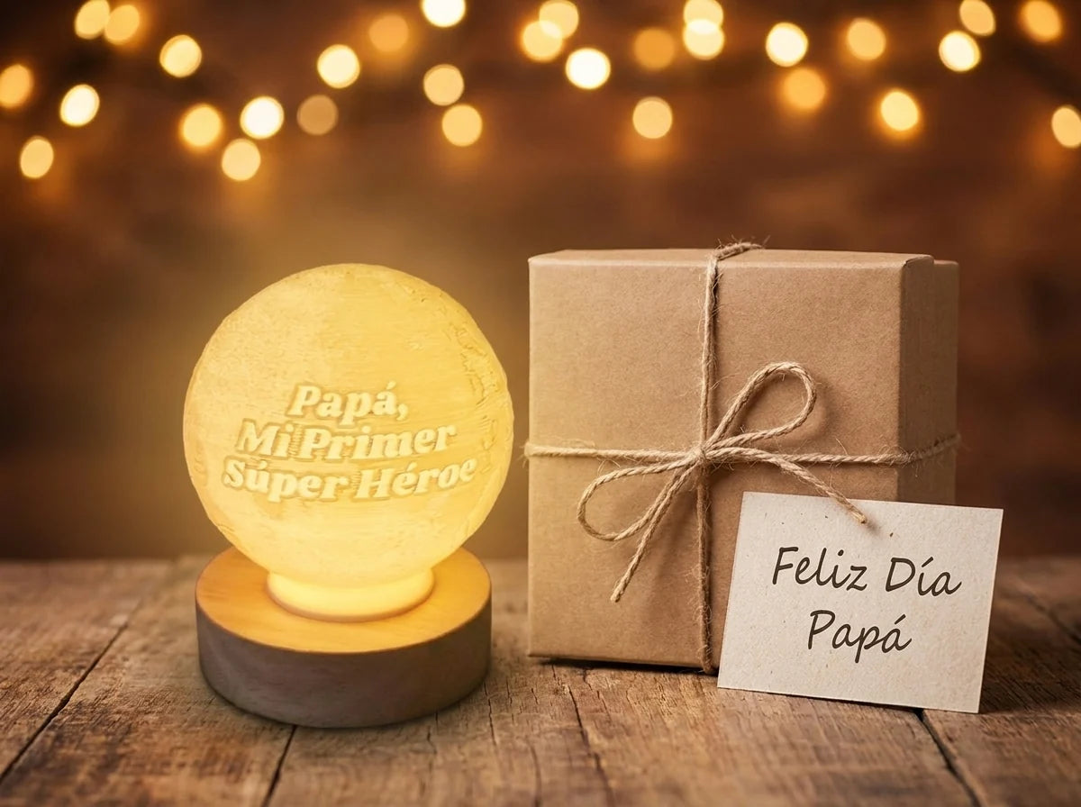 Lámpara Día del Padre 'Papá, mi primer súper héroe' junto a caja de regalo